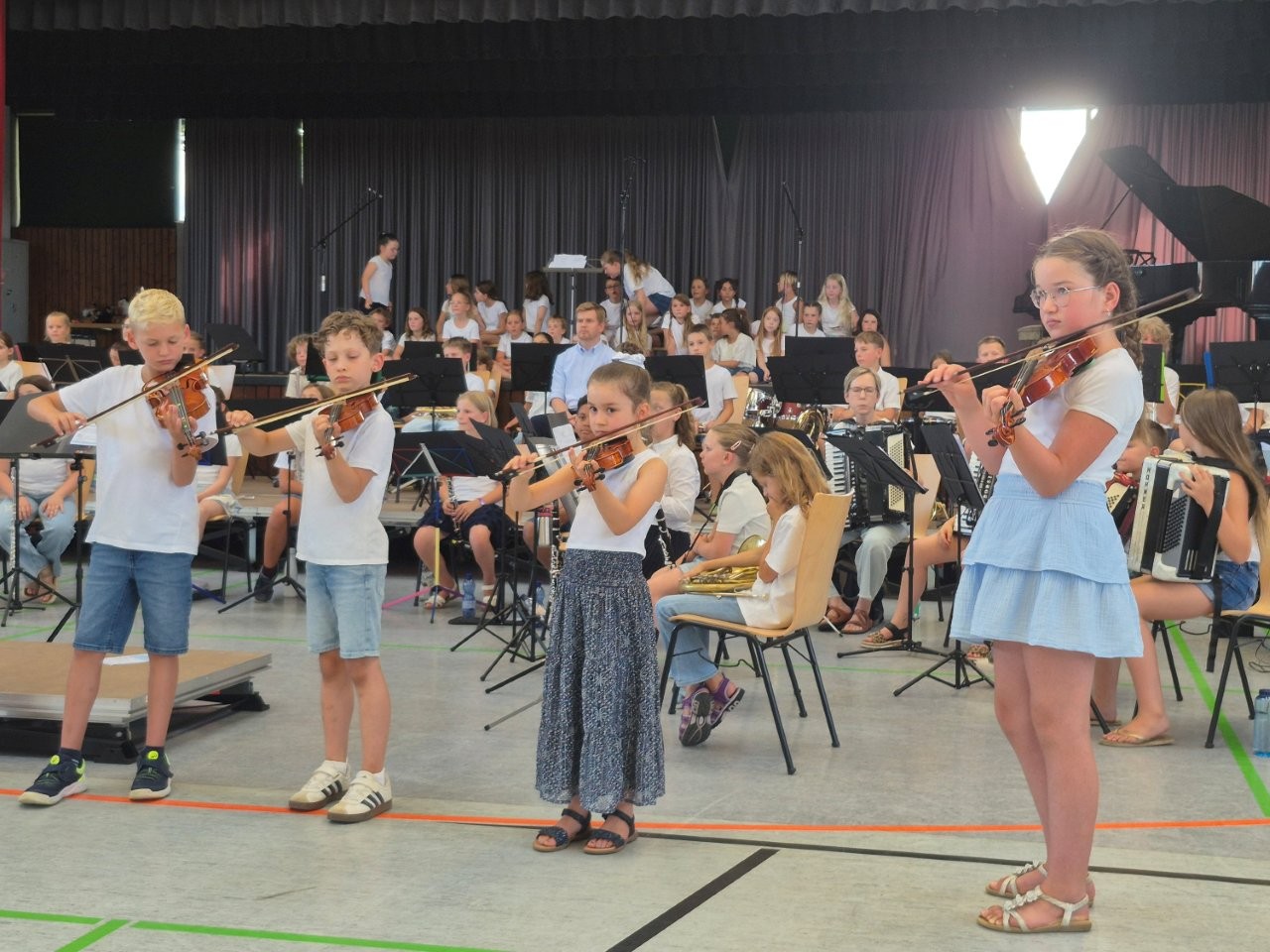 100 Nachwuchstalente auf der Bühne - Kooperationskonzert der Musikschule und Schillerschule